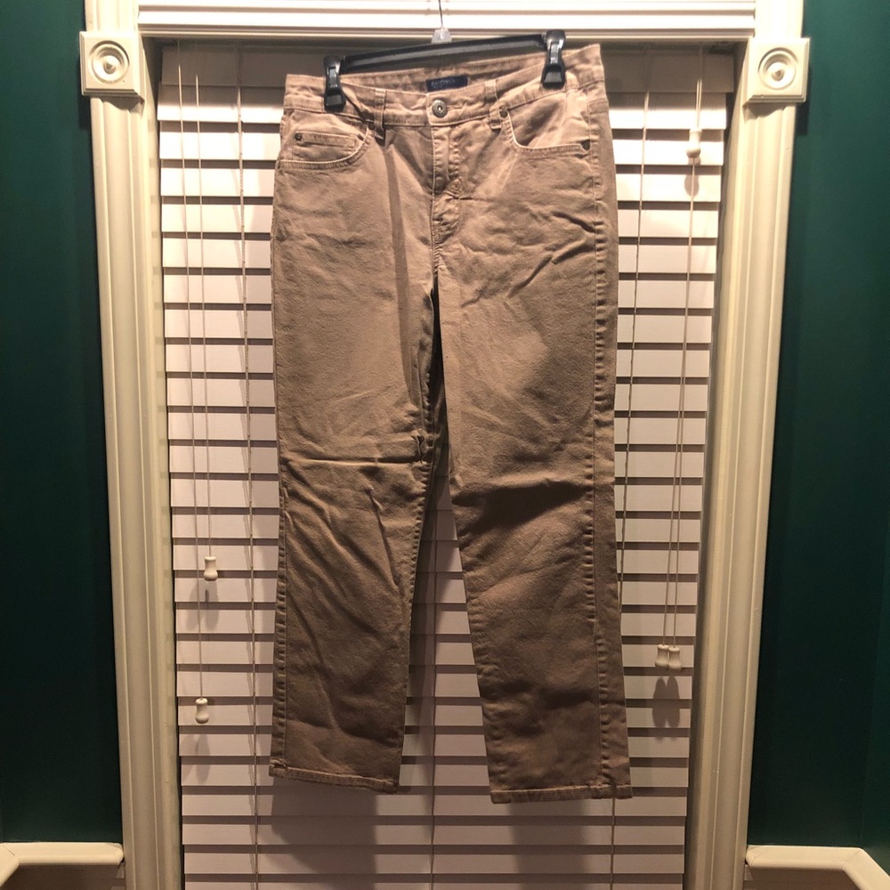 Bandolino short khaki pants